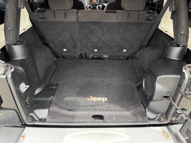 Used 2014 Jeep Wrangler Unlimited Sahara w/ Dual Top Group AWD/4WD image 15