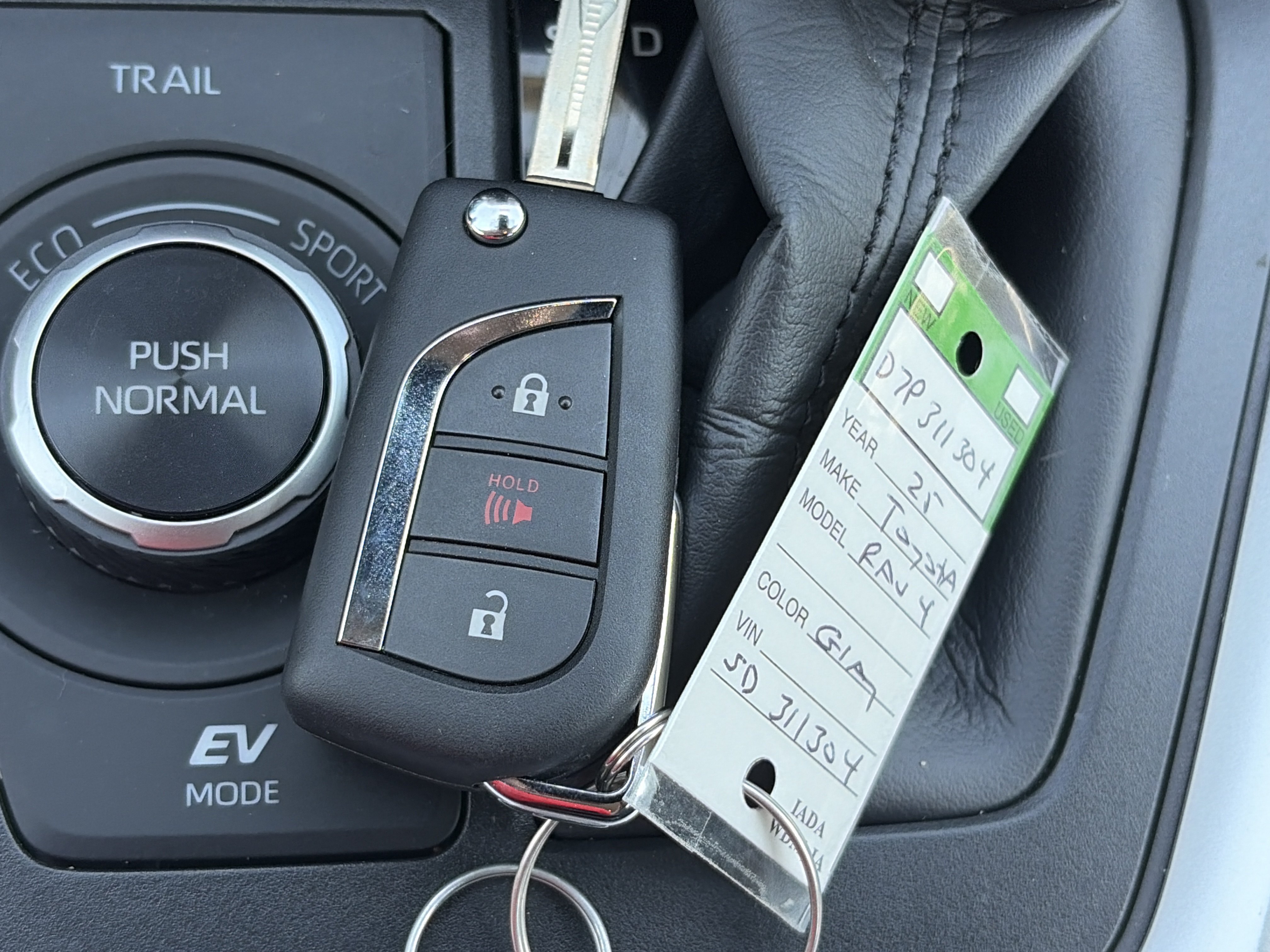Used 2025 Toyota RAV4 LE AWD/4WD image 33