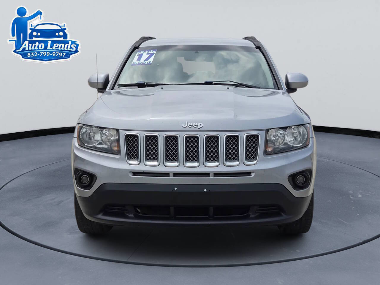 Used 2017 Jeep Compass Latitude FWD image 4