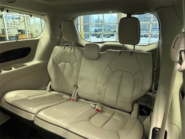 Used 2020 Chrysler Pacifica Limited image 16