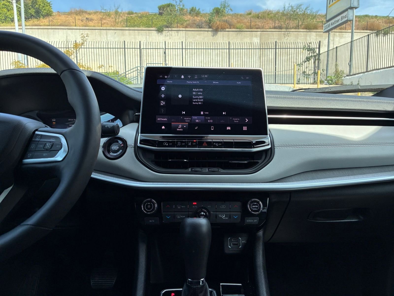 Used 2025 Jeep Compass Limited AWD/4WD image 17