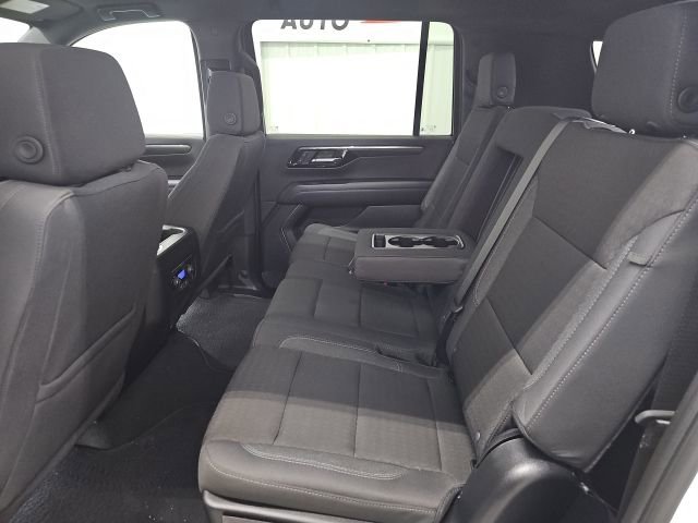 Used 2025 Chevrolet Suburban LS image 20