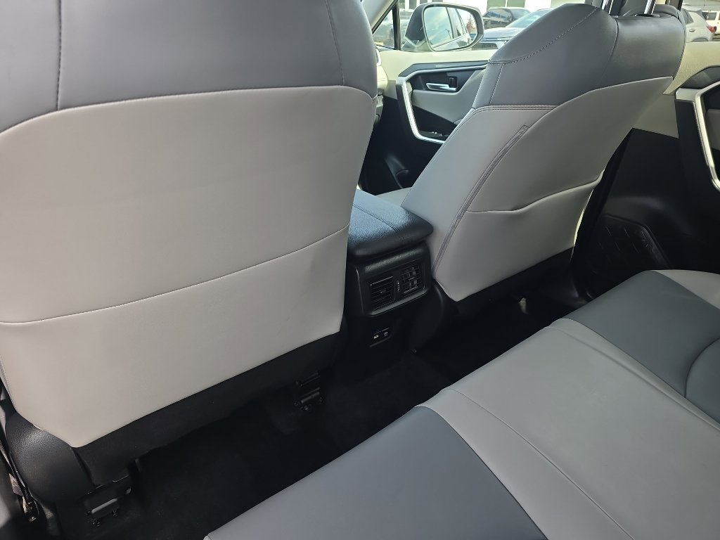 Used 2021 Toyota RAV4 XLE Premium AWD/4WD image 19