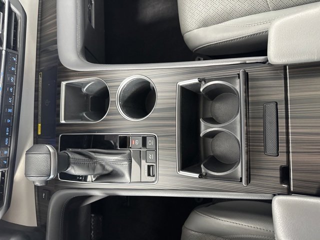 Used 2021 Toyota Sienna Limited image 18