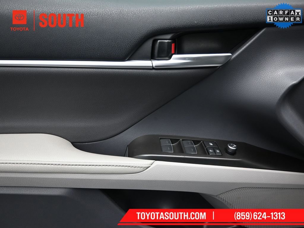 Used 2023 Toyota Camry XLE image 18