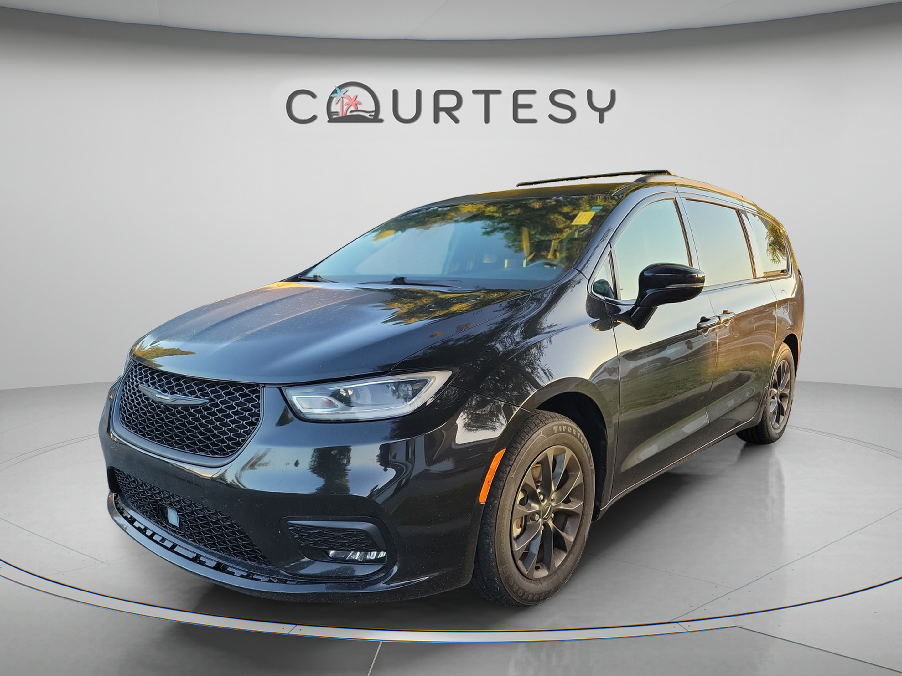 Used 2021 Chrysler Pacifica Touring-L w/ S Appearance Package FWD image 1