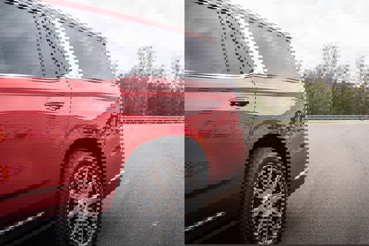 Used 2023 Cadillac Escalade Premium Luxury Platinum image 14