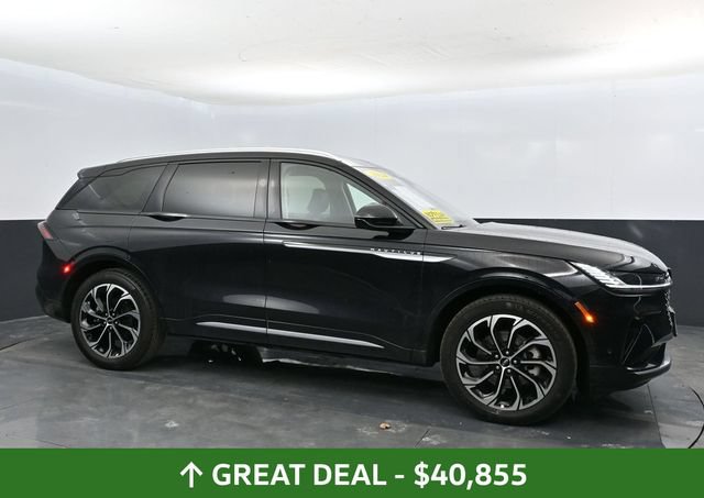 Used 2024 Lincoln Nautilus Reserve AWD/4WD image 9