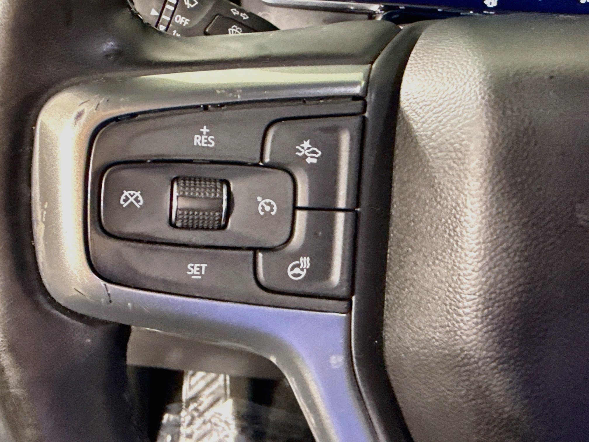 Used 2024 Chevrolet Silverado 1500 LT RWD image 14