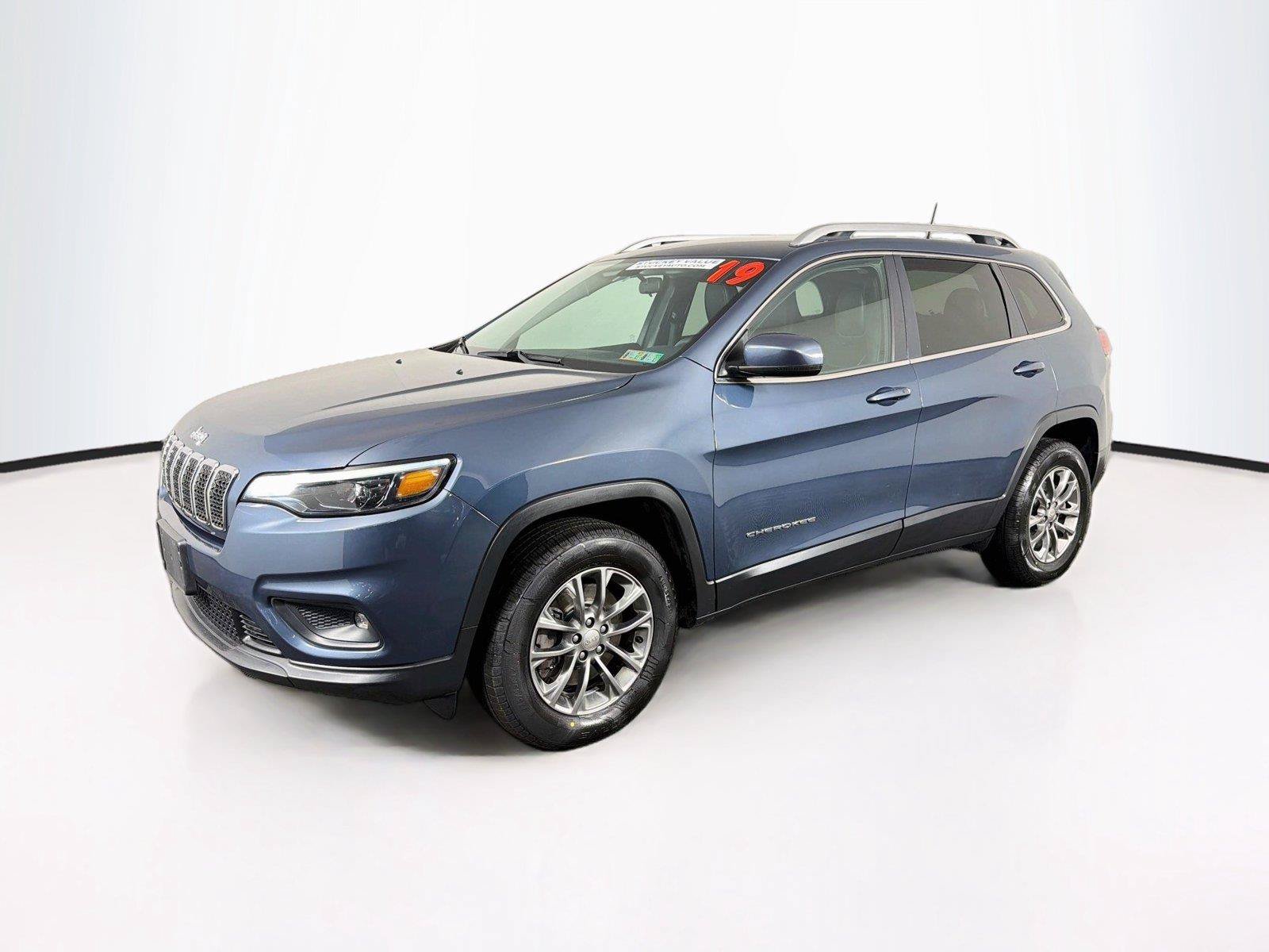 Used 2019 Jeep Cherokee Latitude Plus w/ Cold Weather Group AWD/4WD image 7