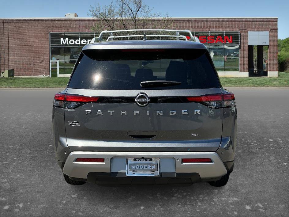 Certified 2025 Nissan Pathfinder SL image 3
