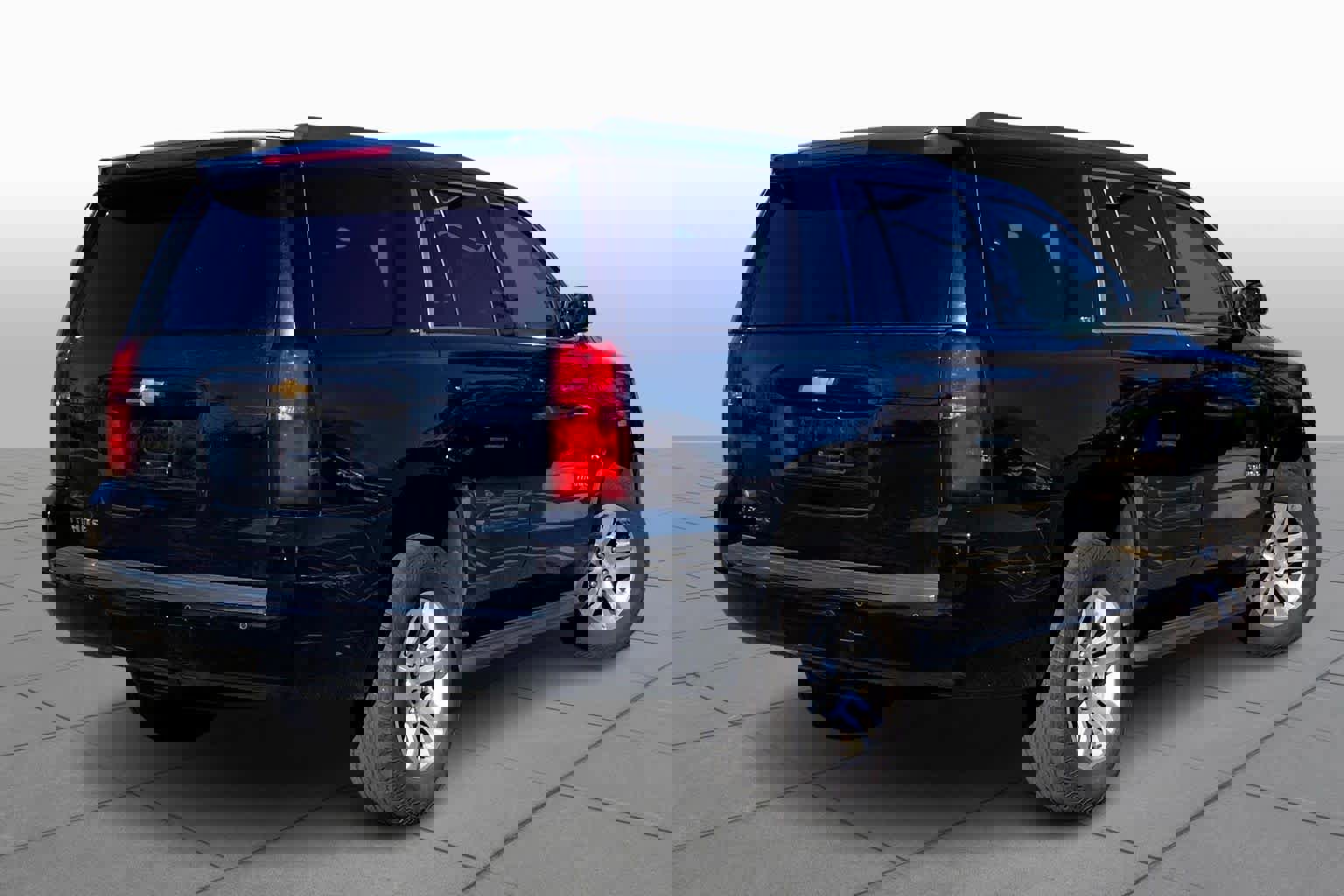 Used 2018 Chevrolet Tahoe LT w/ Luxury Package image 12