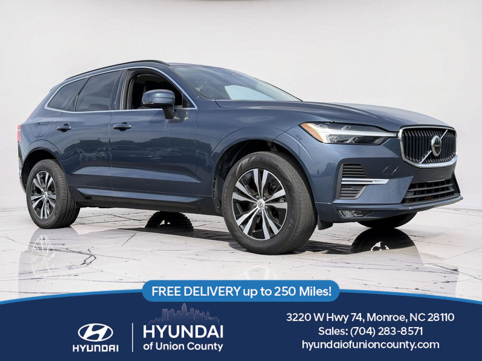 Used 2023 Volvo XC60 B5 Core AWD/4WD image 1
