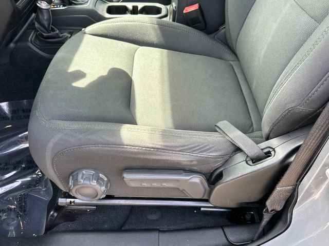 Used 2018 Jeep Wrangler Unlimited Sahara w/ Cold Weather Group AWD/4WD image 27