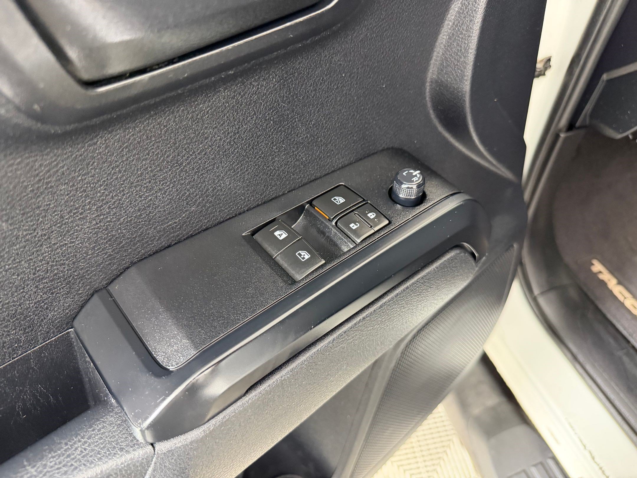 Used 2020 Toyota Tacoma SR AWD/4WD image 14