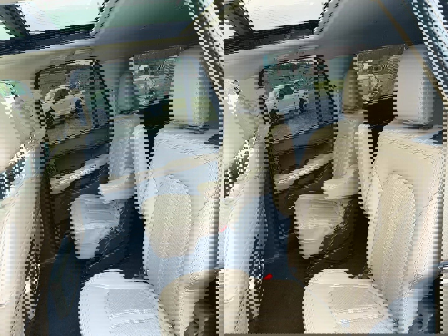 Used 2022 Ford Expedition Max Limited image 11