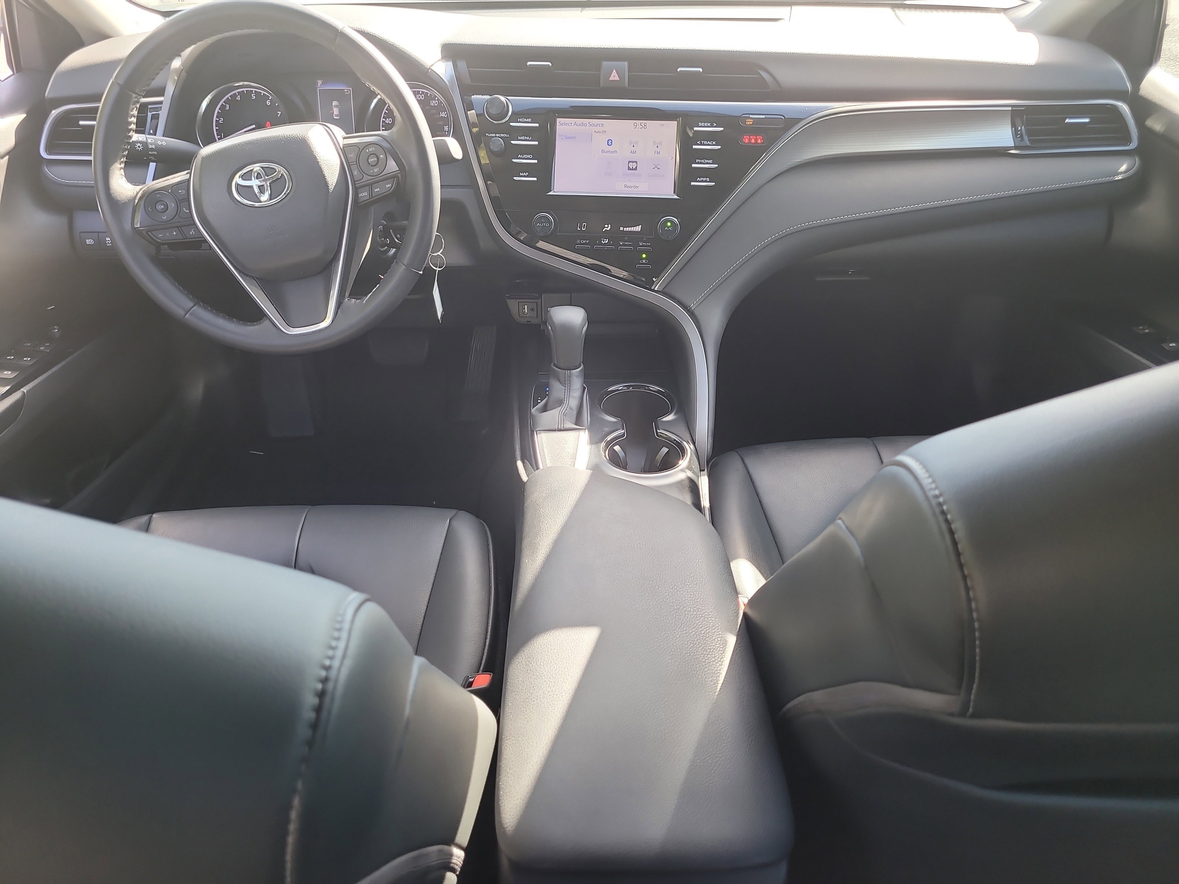 Used 2019 Toyota Camry SE FWD image 14