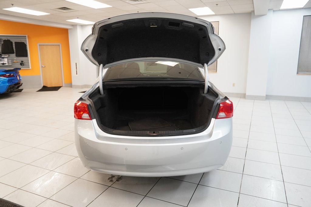 Used 2015 Chevrolet Impala LT w/ Convenience Package image 9