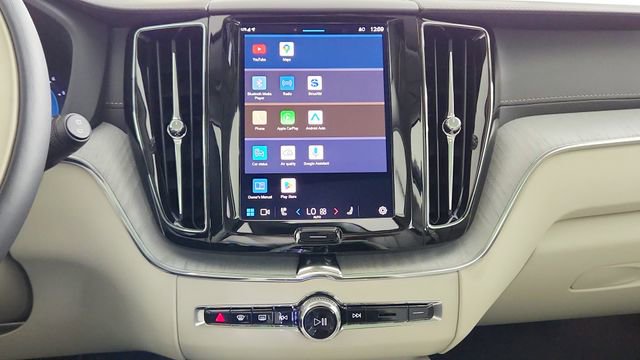 Certified 2025 Volvo XC60 B5 Ultra w/ Protection Package Premier AWD/4WD image 20