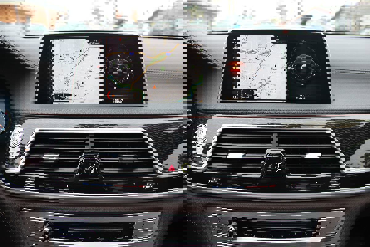 Used 2018 BMW 740i image 34