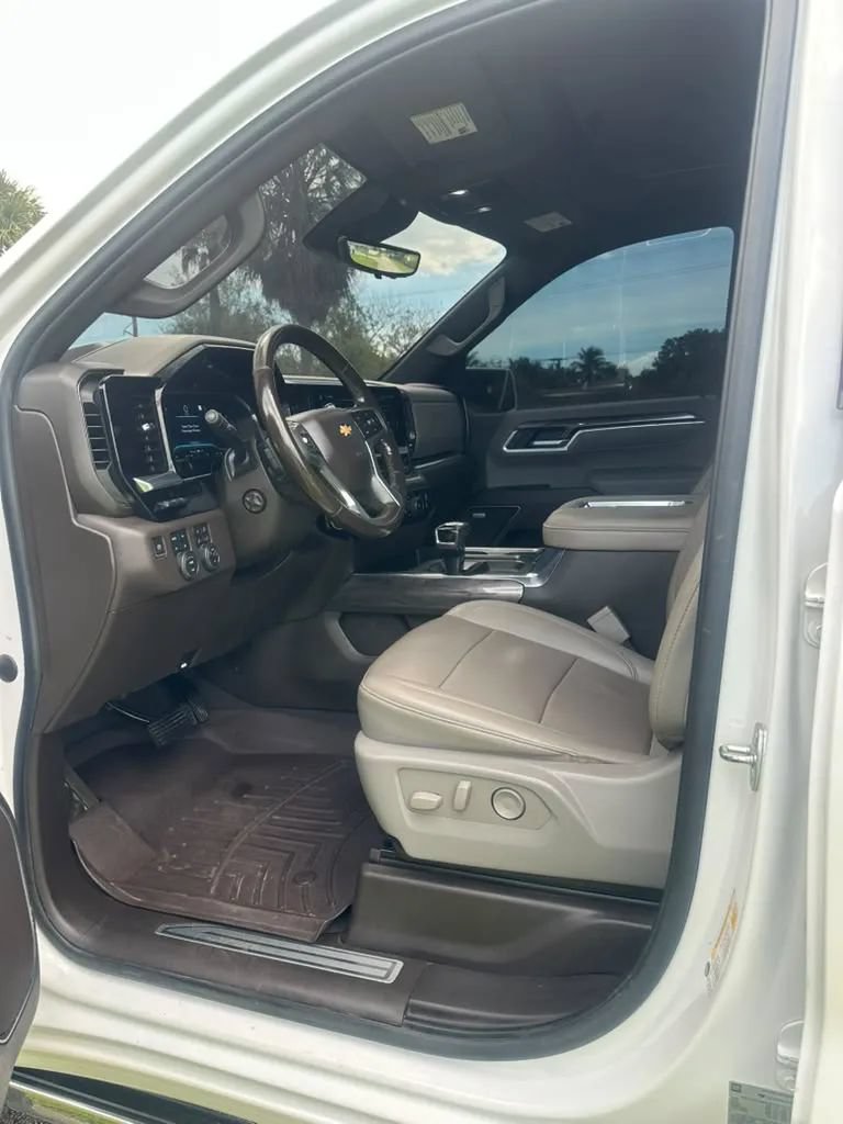 Used 2022 Chevrolet Silverado 1500 LTZ w/ LTZ Premium Package AWD/4WD image 9