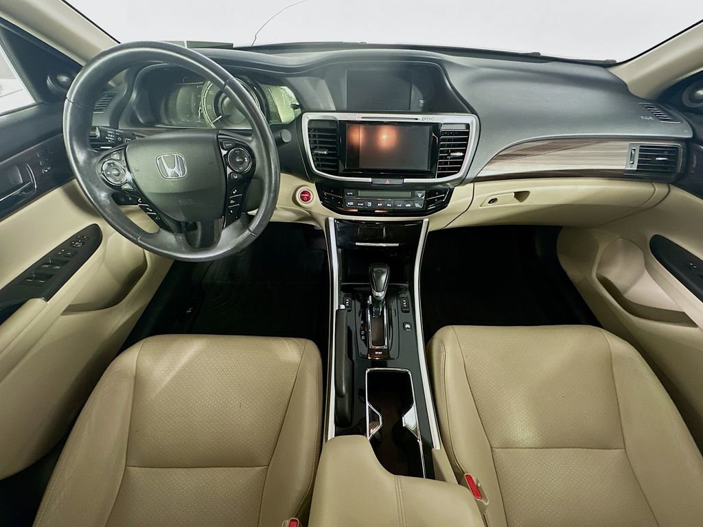 Used 2017 Honda Accord Touring image 10