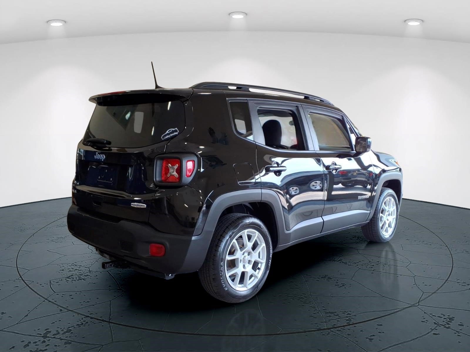 Used 2020 Jeep Renegade Latitude w/ Cold Weather Group AWD/4WD image 3
