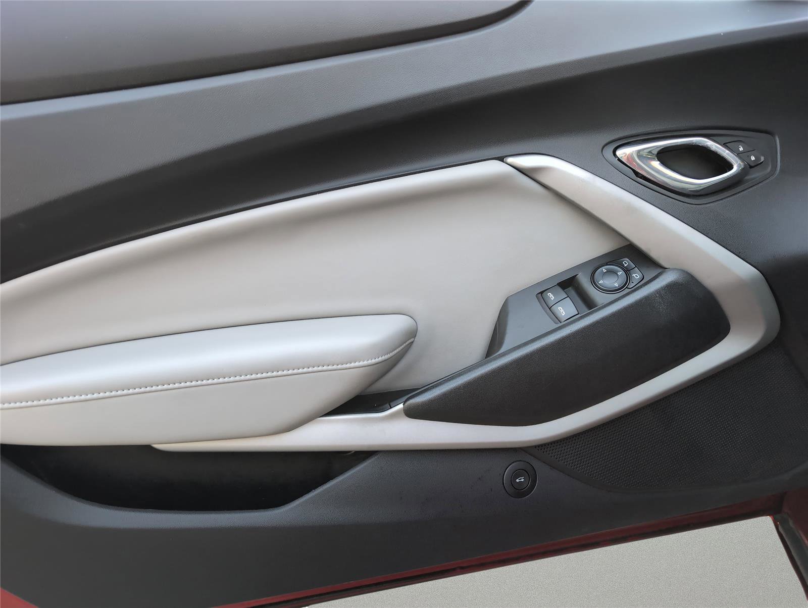 Used 2016 Chevrolet Camaro LT image 11