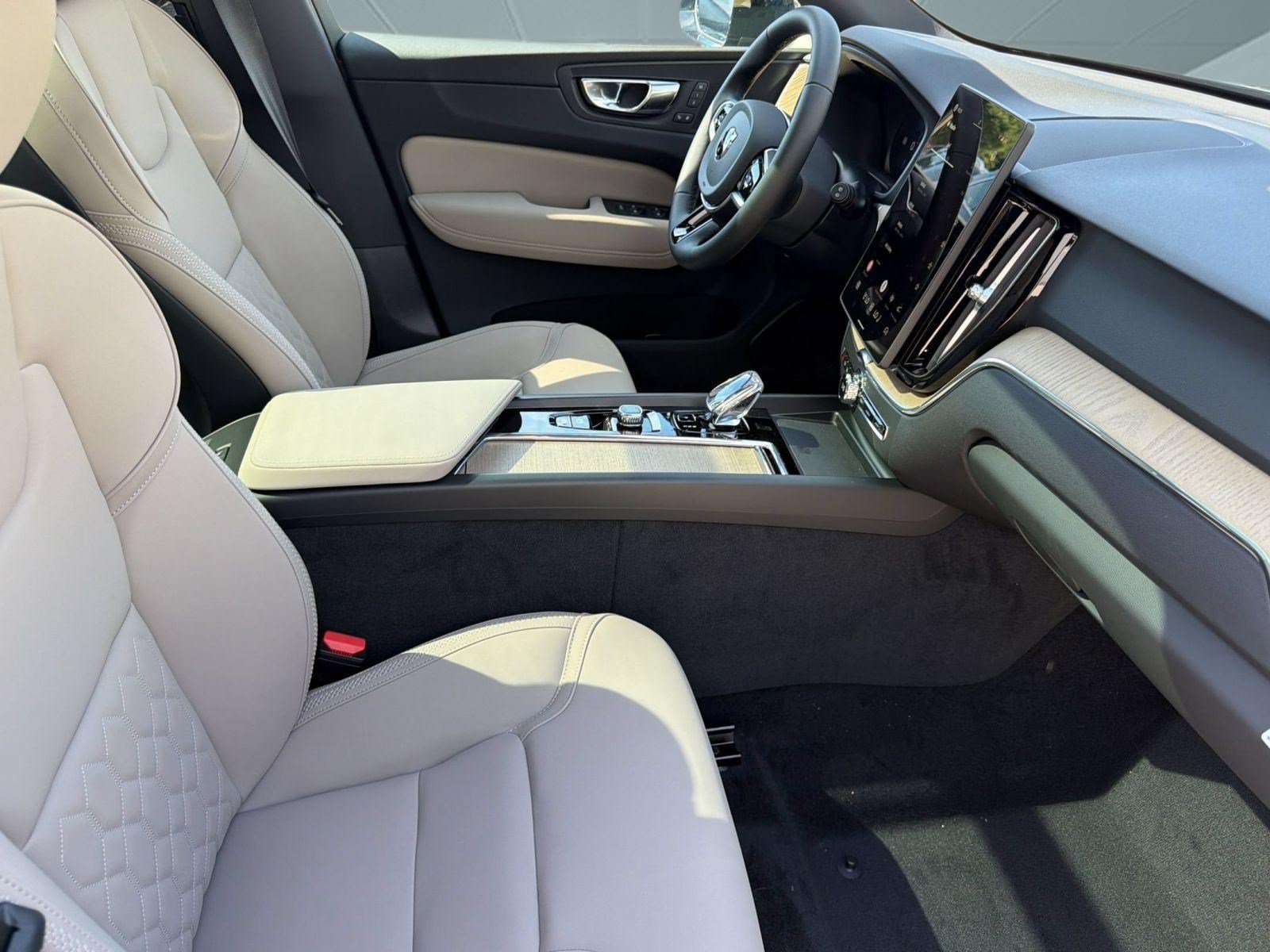 New 2026 Volvo XC60 B5 Core w/ Climate Package AWD/4WD image 25