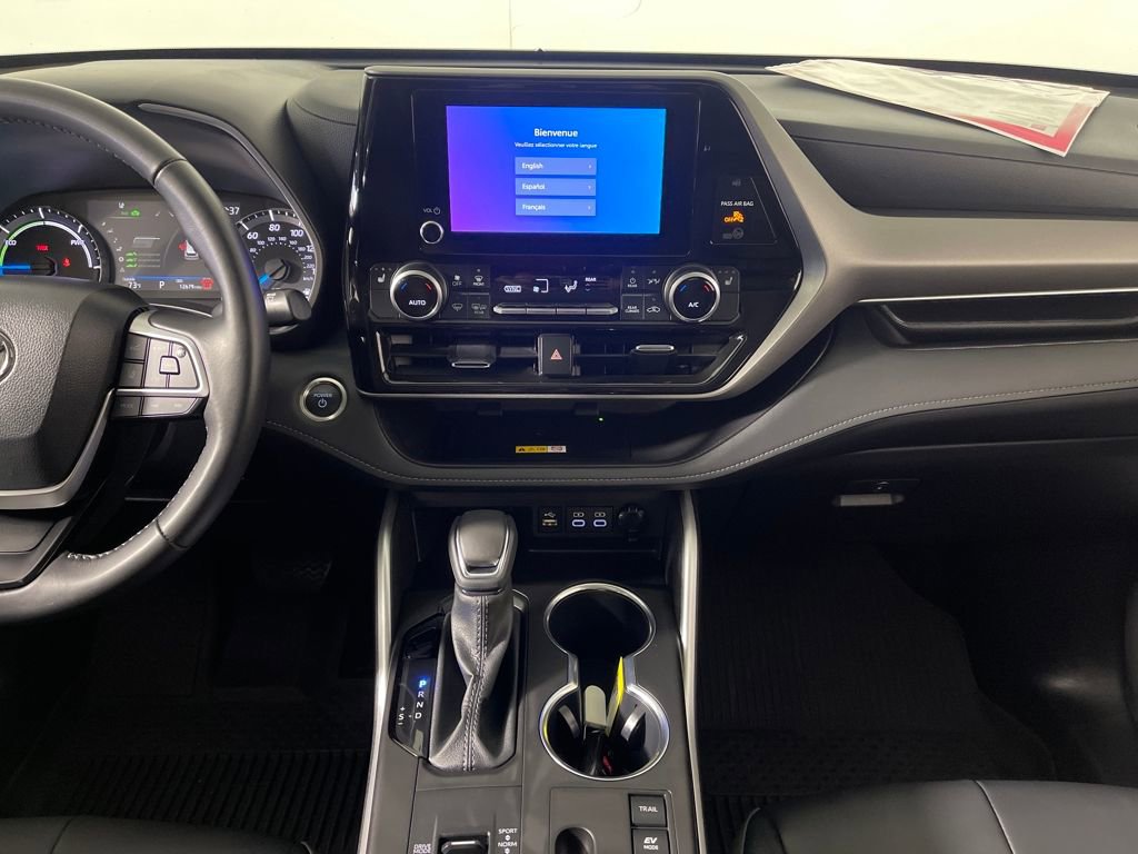 Certified 2025 Toyota Highlander XLE image 20