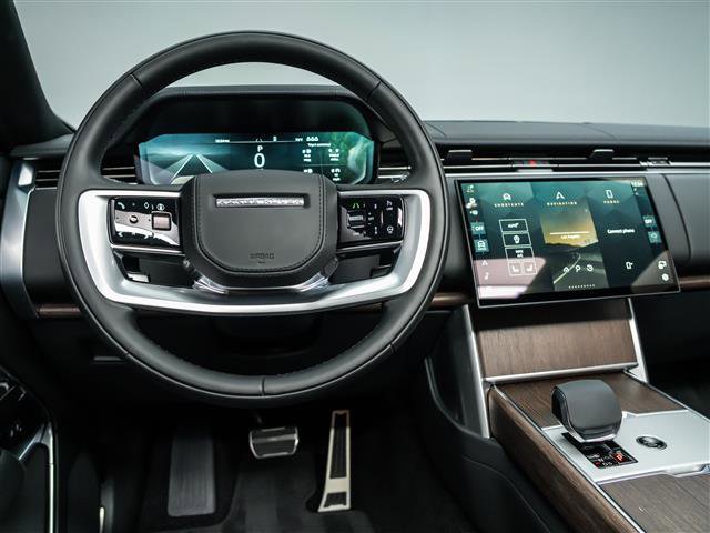Used 2025 Land Rover Range Rover SE image 19