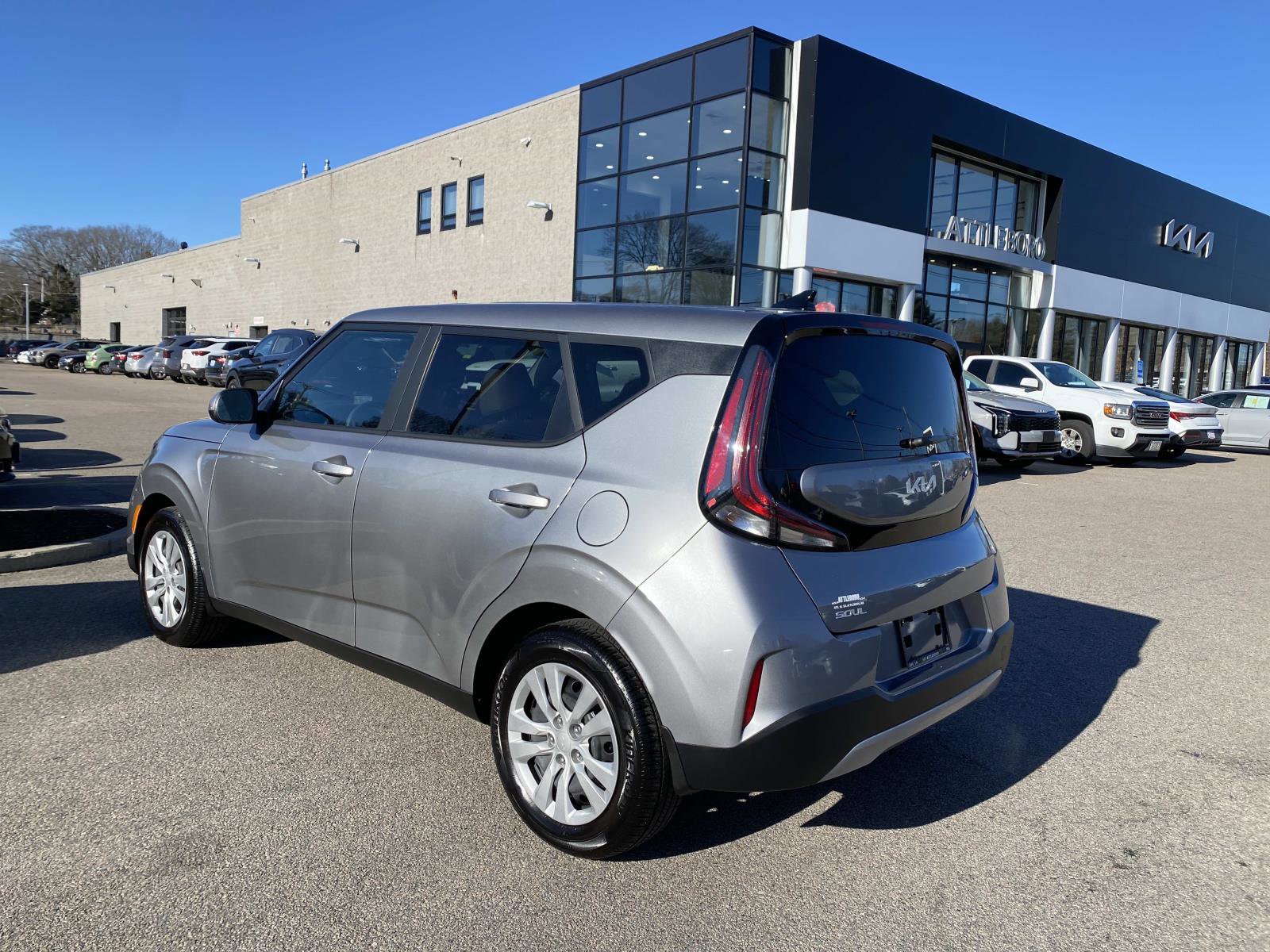 Used 2025 Kia Soul LX image 3