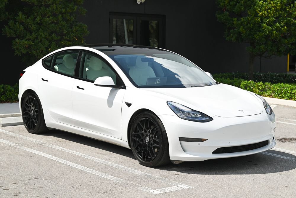 Used 2022 Tesla Model 3 Standard Range image 3