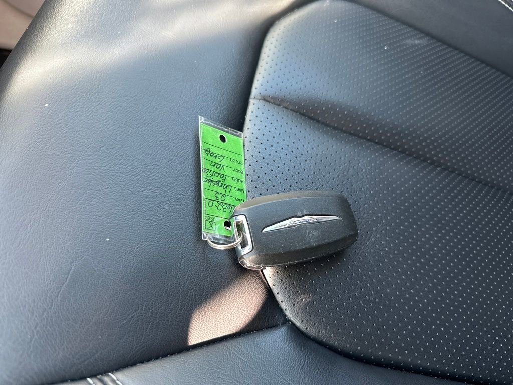 Used 2023 Chrysler Pacifica Touring-L image 19
