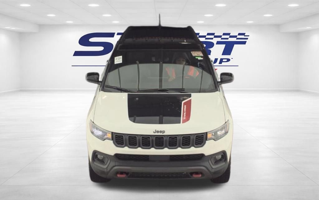 Used 2025 Jeep Compass Trailhawk image 2