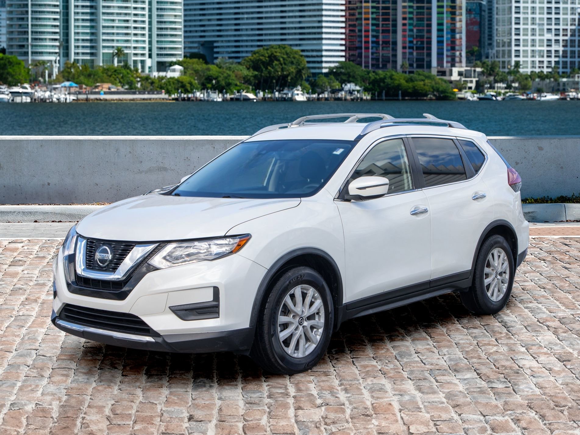 Used 2019 Nissan Rogue SV image 1