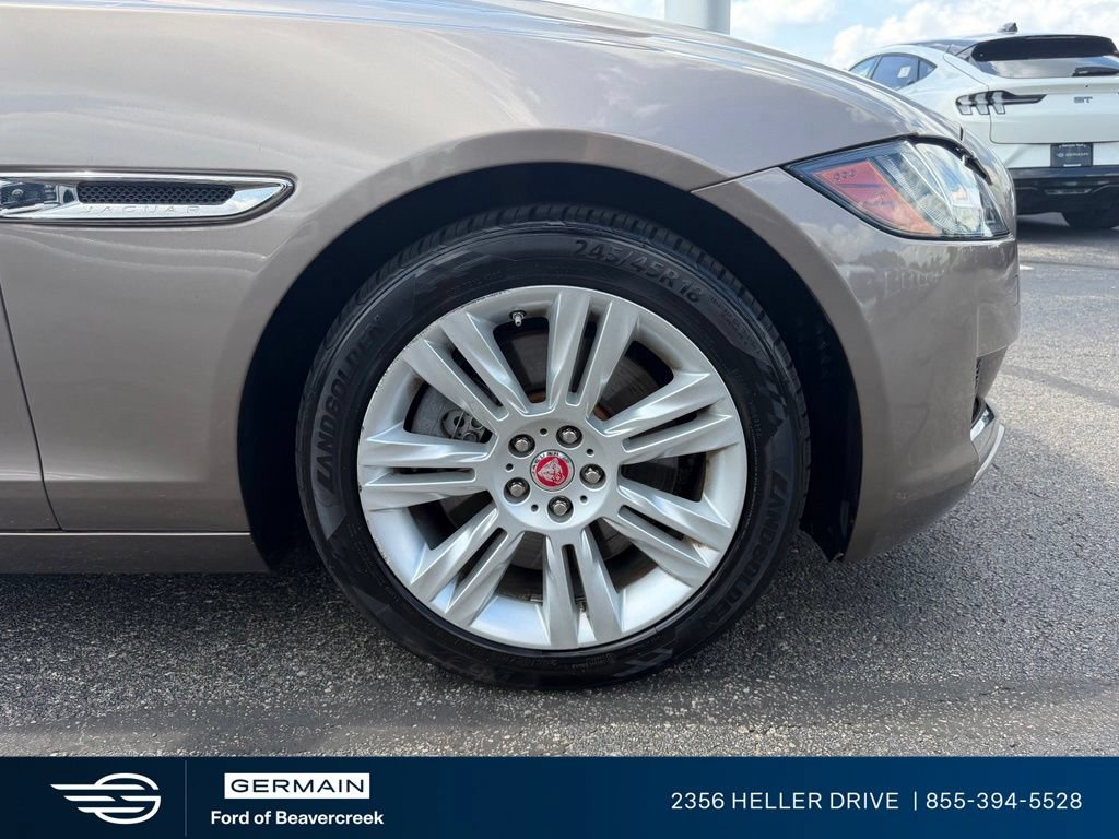 Used 2017 Jaguar XF Premium AWD/4WD image 11