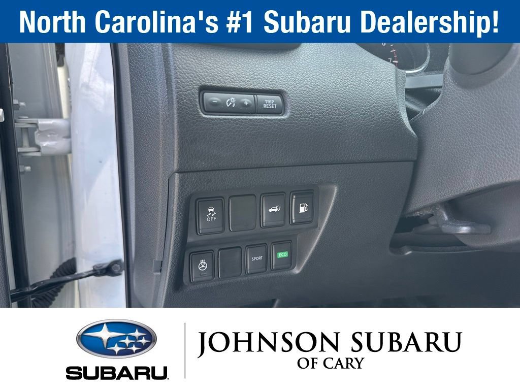 Used 2018 Nissan Rogue SV w/ Sun & Sound Touring Package FWD image 17