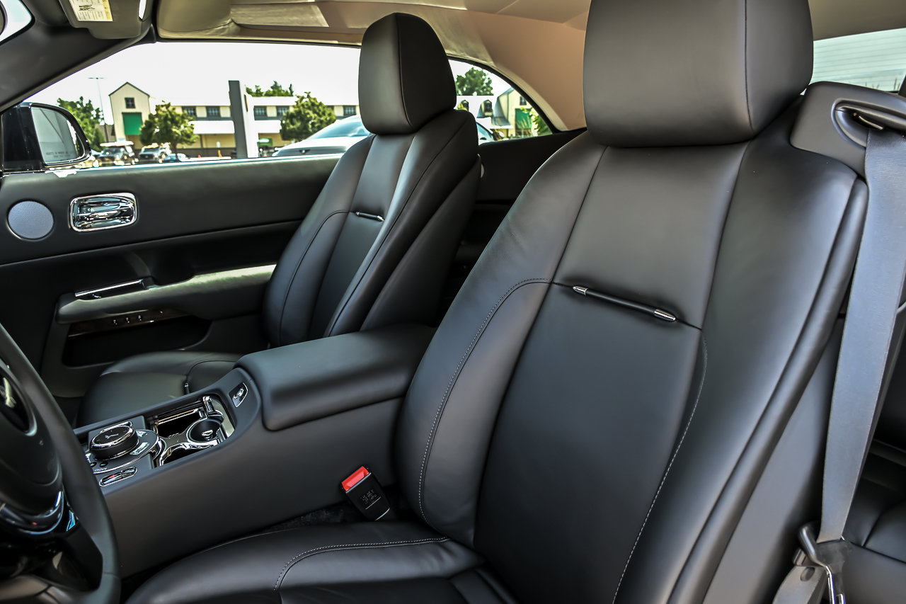 Used 2016 Rolls-Royce Dawn RWD image 25