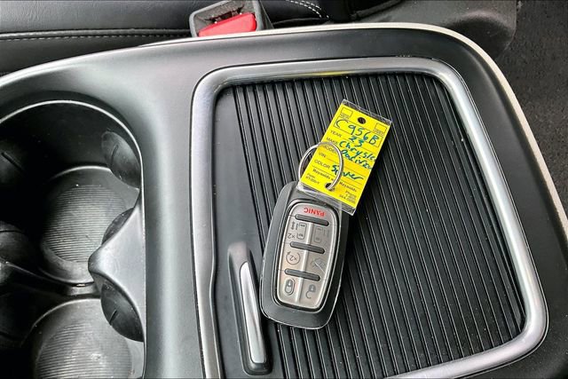 Used 2023 Chrysler Pacifica Touring-L image 35