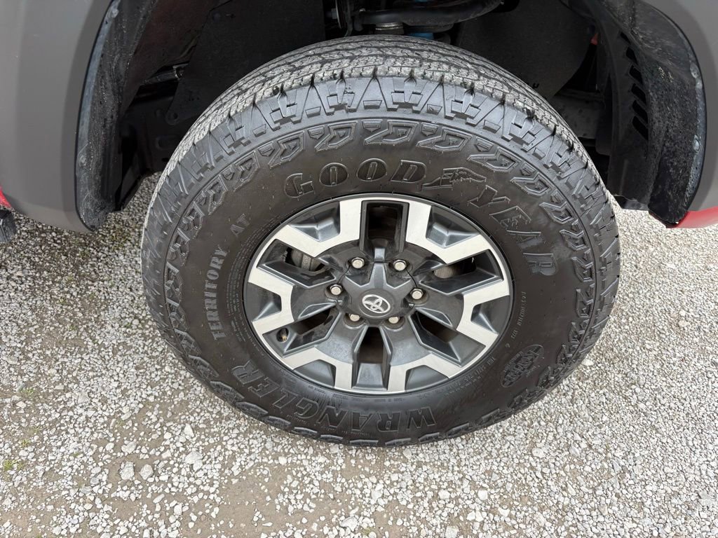 Used 2023 Toyota Tacoma TRD Off-Road w/ Technology Package AWD/4WD image 19