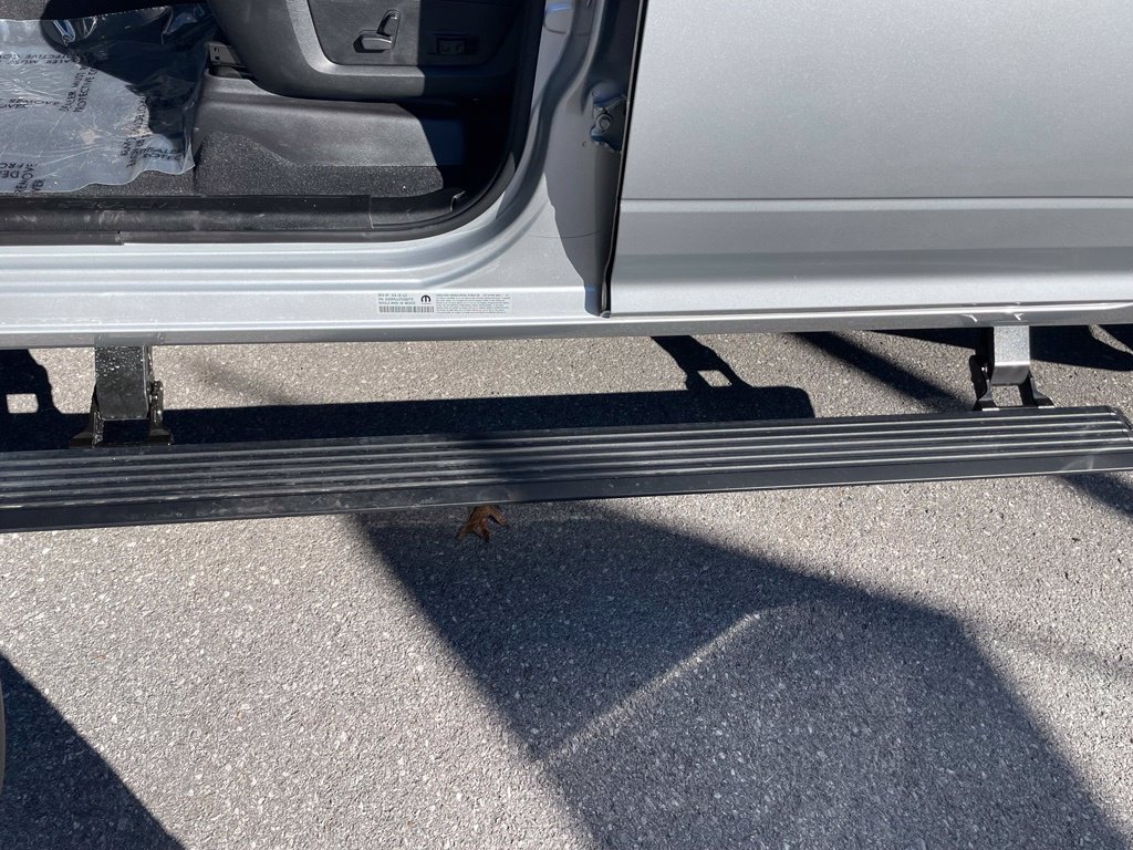 New 2026 RAM 3500 Laramie AWD/4WD image 10