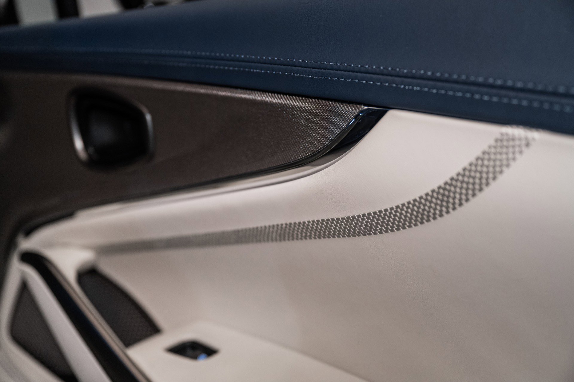 Used 2025 Aston Martin DBX 707 image 41