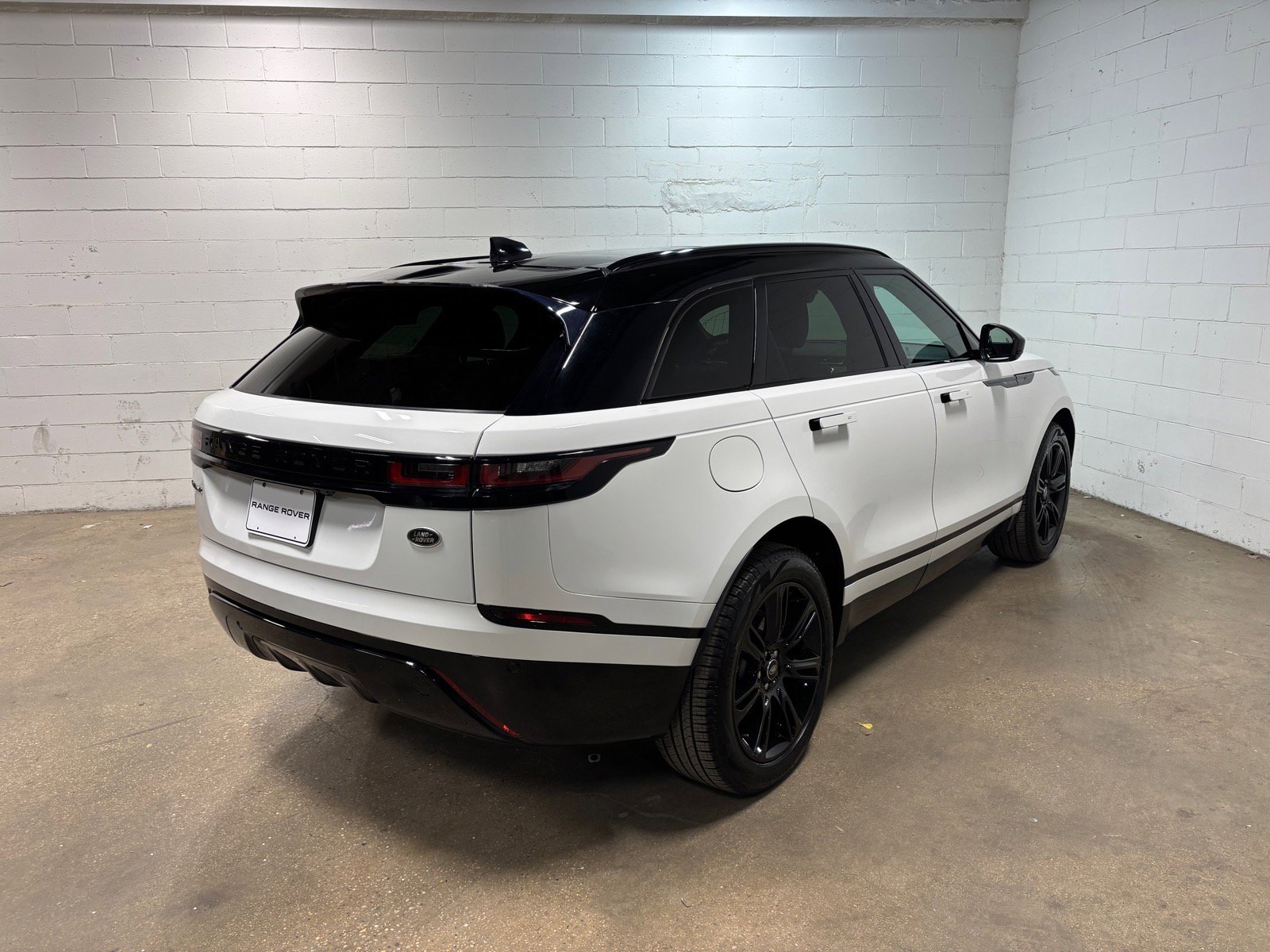 Used 2022 Land Rover Range Rover Velar R-Dynamic S AWD/4WD image 6