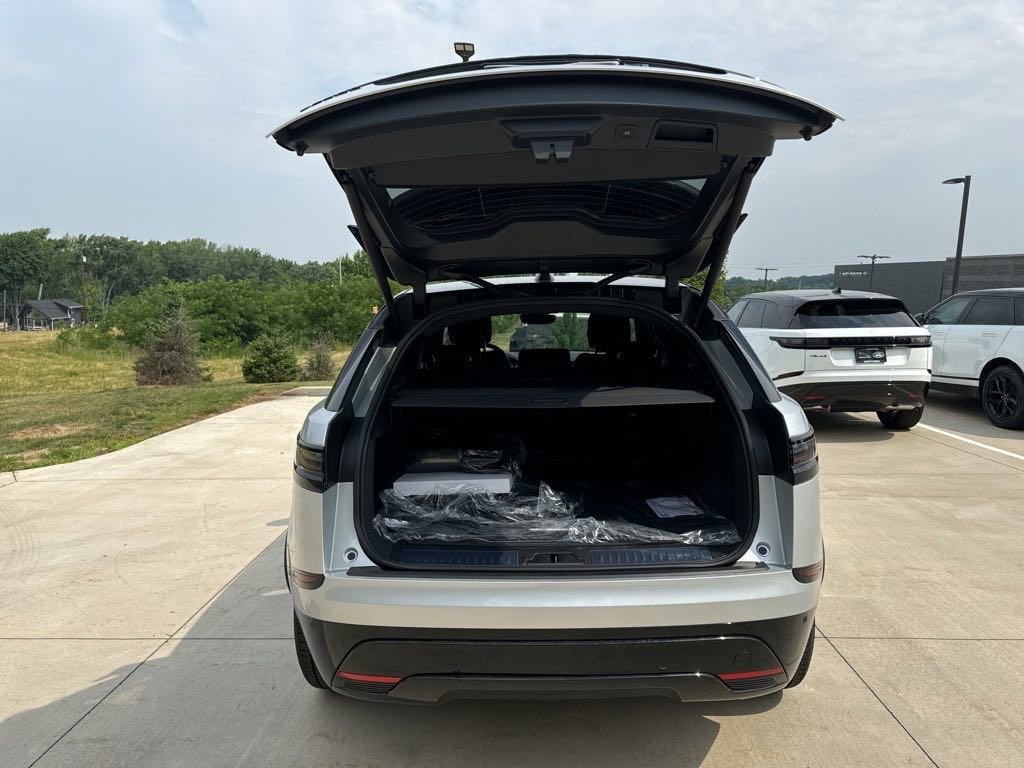 New 2025 Land Rover Range Rover Velar Dynamic SE image 10