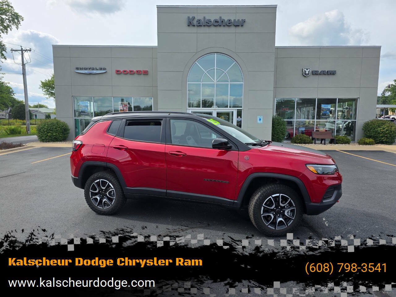 Used 2025 Jeep Compass Trailhawk w/ Trailhawk Elite Group AWD/4WD image 1