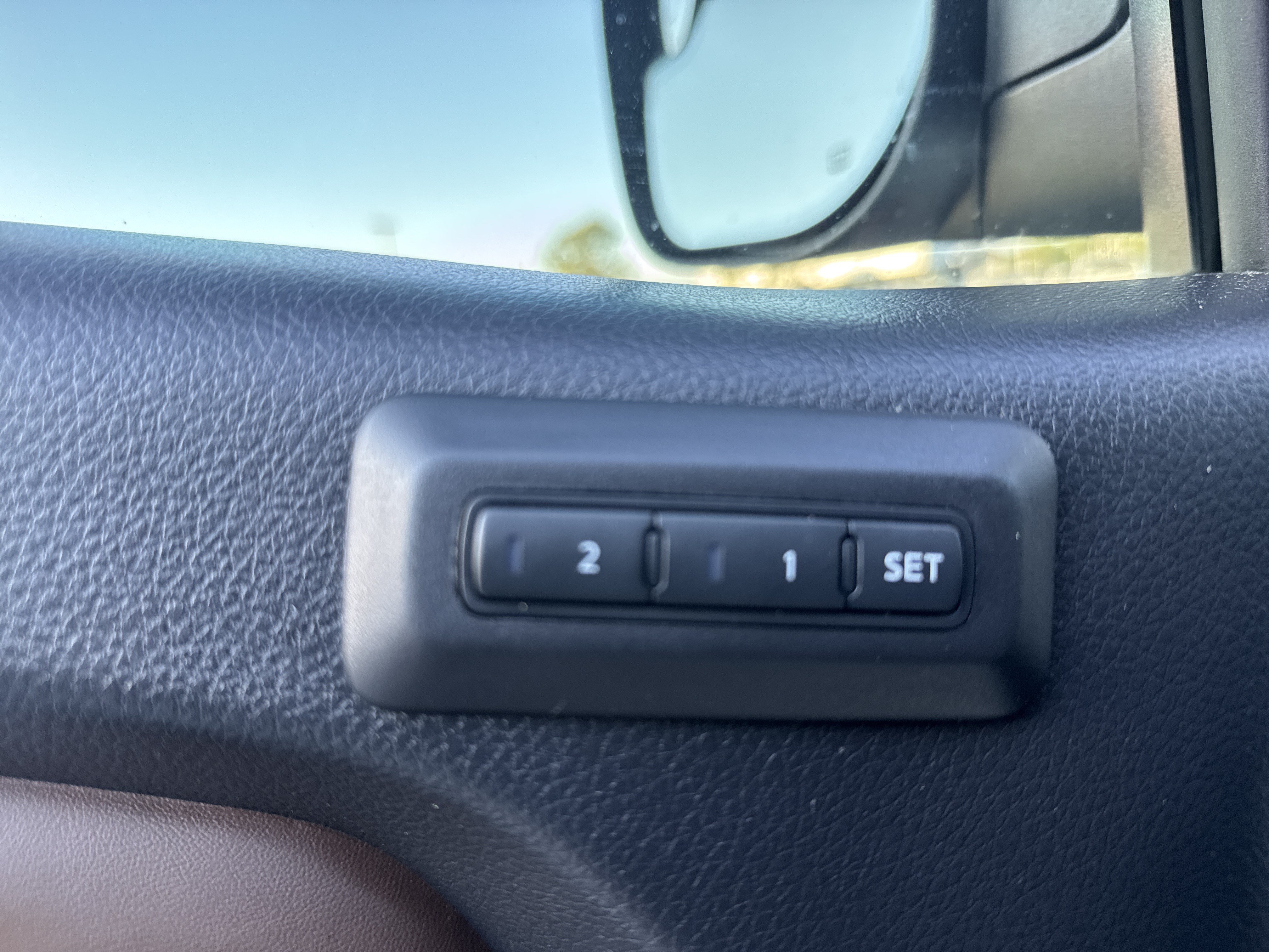 Used 2021 Nissan Titan Platinum Reserve w/ Moonroof Package RWD image 16