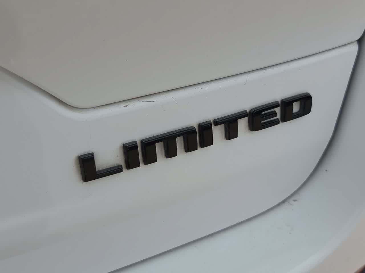 Used 2023 Jeep Grand Cherokee Limited w/ Black Appearance Package AWD/4WD image 15