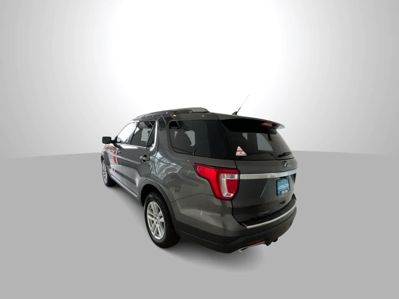 Used 2018 Ford Explorer XLT AWD/4WD image 6