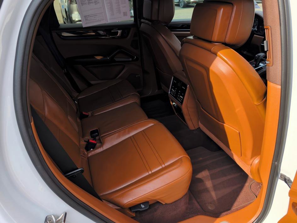Used 2022 Porsche Cayenne Coupe image 13
